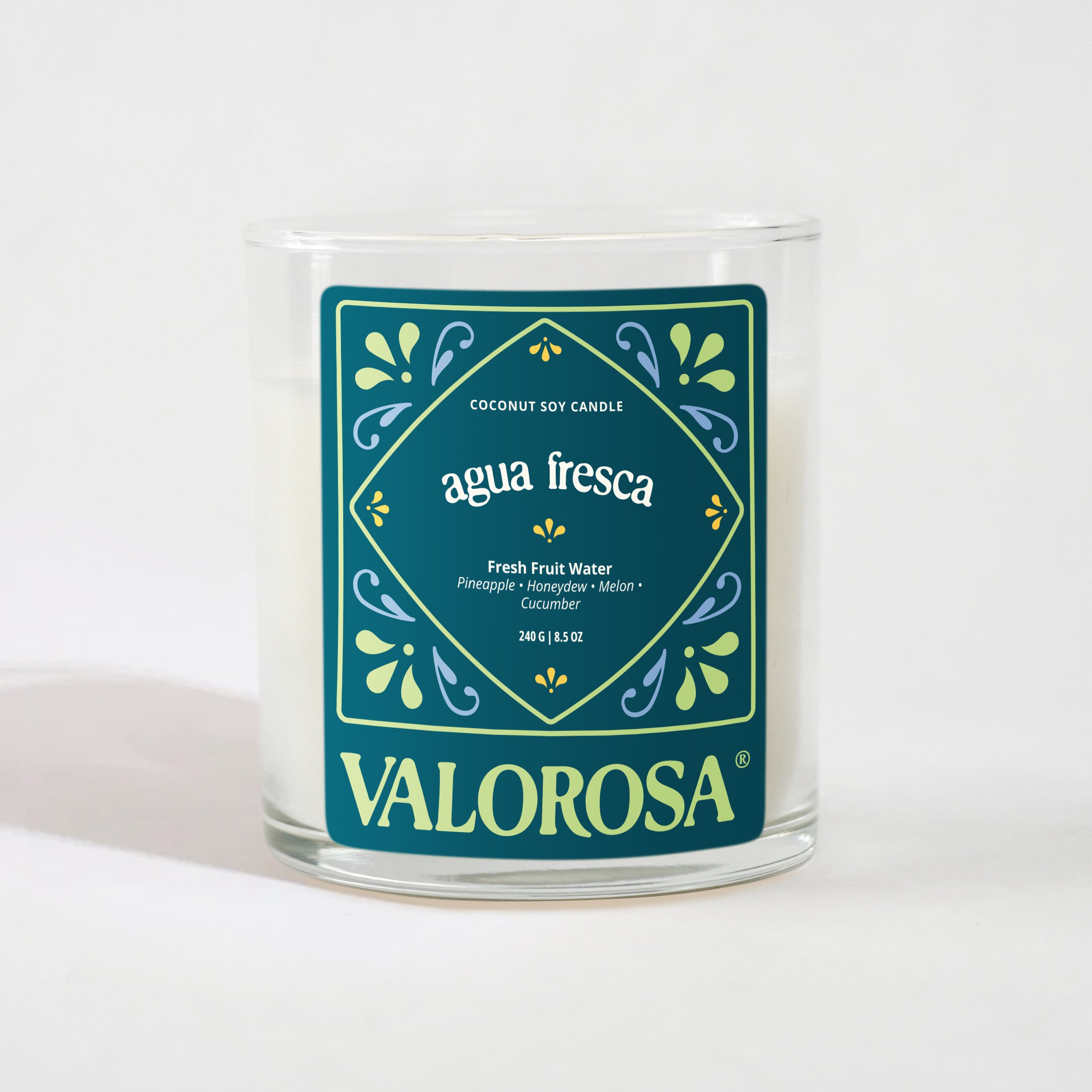 Candle labeled 'agua fresca' by Valorosa on a white background